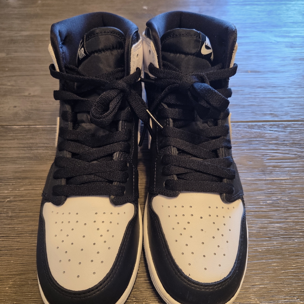 Nike Jordan 1 High-Top Kids Sneakers, Reverse Panda Boys Size 6Y